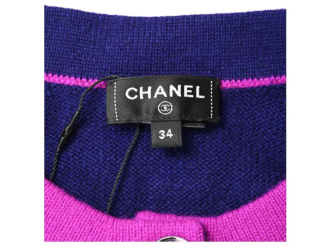 Timeless Chanel bicolor Kurzarm-Cardigan aus marineblauer Kaschmir - Ansicht 4