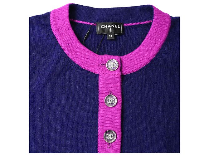 Timeless Chanel bicolor Kurzarm-Cardigan aus marineblauer Kaschmir - Ansicht 5