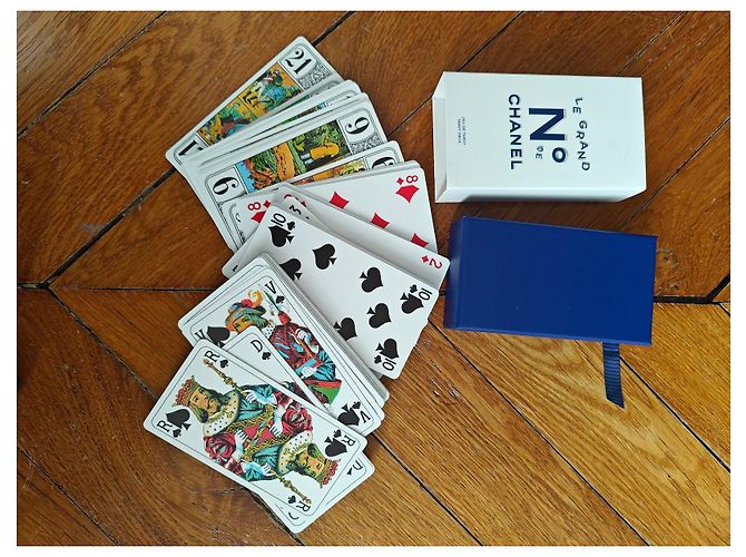 Chanel Grand Tarot Set Weiß Blau Gold hardware - Ansicht 5