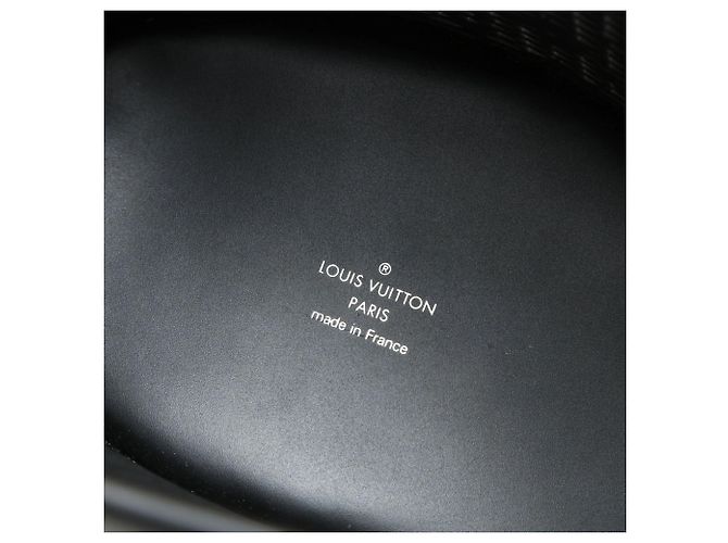 Borsa a Spalla Bucket PM in Pizzo Monogram di Louis Vuitton Nero - vista 10