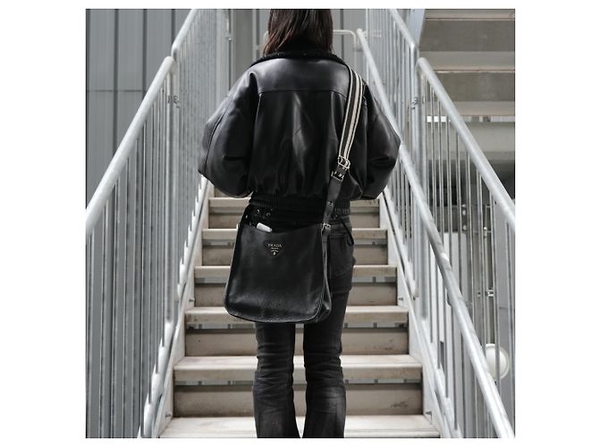 Borsa a spalla in pelle nera Prada Nero - vista 13