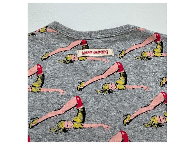 Camiseta Marc Jacobs Gris con Estampado Pin-up de Algodón Multicolor - vista 4