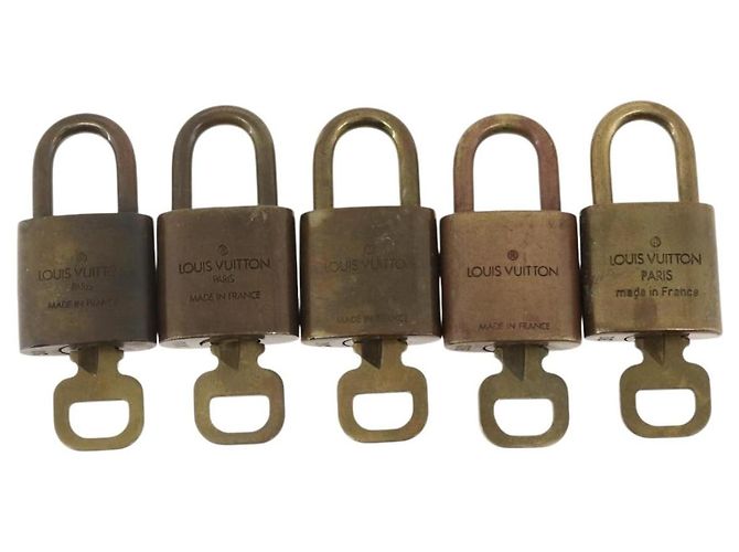LOUIS VUITTON Ensemble de 5 Cadenas en métal Doré LV Auth 173285 - vue 3