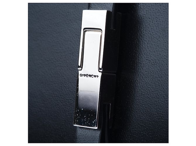 Givenchy Leder Tasche mit Ausschnitten Schwarz - Ansicht 5