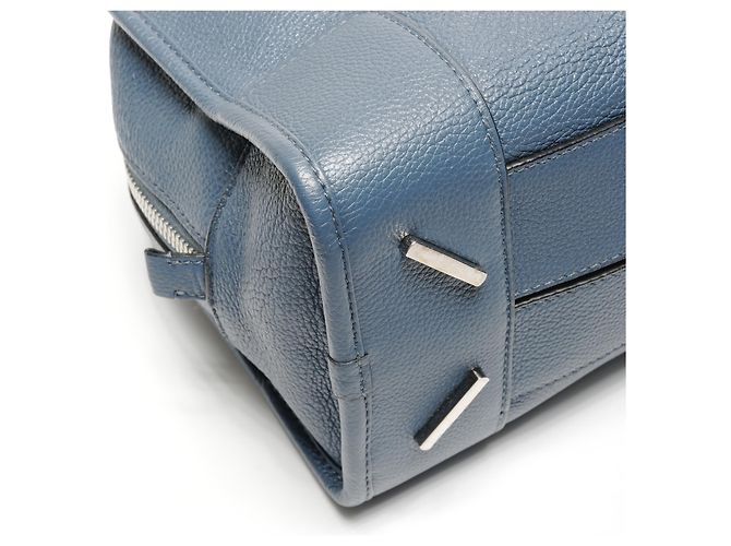 Borsa a Spalla Loewe Amazona Anagram in Pelle Blu - vista 5