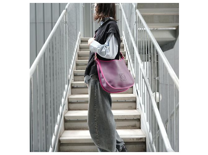 Borsa a Spalla in Pelle Anagram Loewe Porpora - vista 13