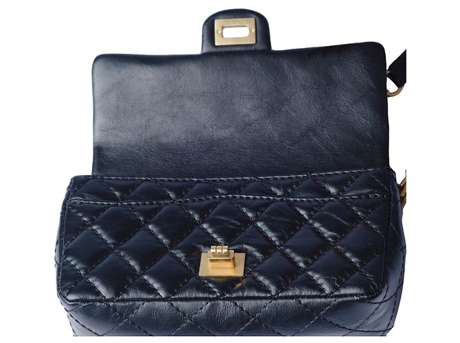 Mademoiselle Schwarze gesteppte Leder-Gürteltasche Chanel Reissue 2.55 - Ansicht 12