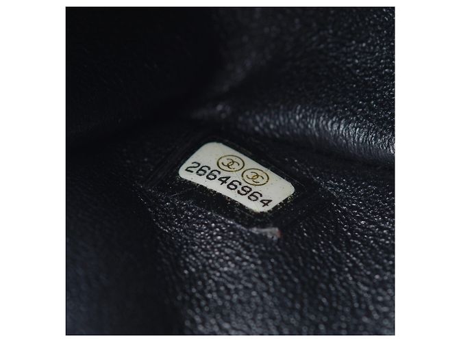 Mademoiselle Schwarze gesteppte Leder-Gürteltasche Chanel Reissue 2.55 - Ansicht 14