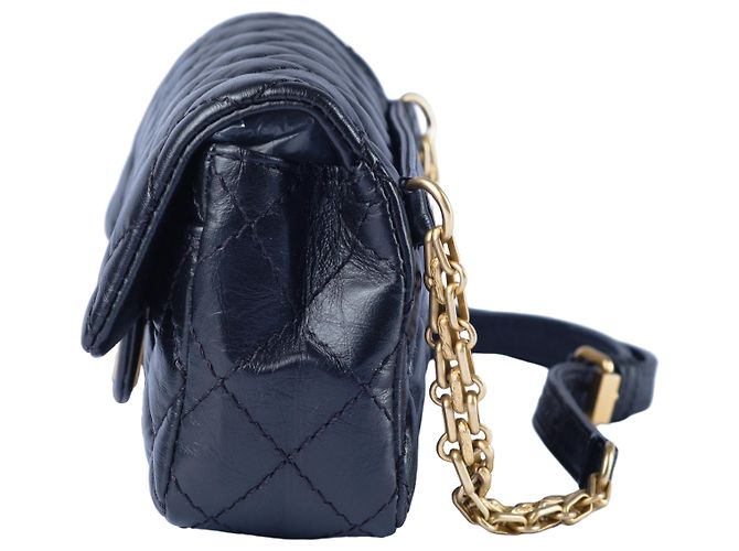 Mademoiselle Schwarze gesteppte Leder-Gürteltasche Chanel Reissue 2.55 - Ansicht 2