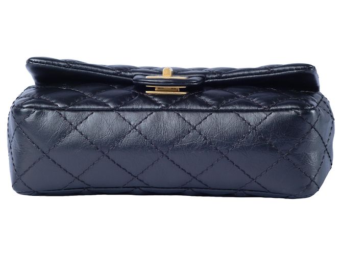 Mademoiselle Schwarze gesteppte Leder-Gürteltasche Chanel Reissue 2.55 - Ansicht 4