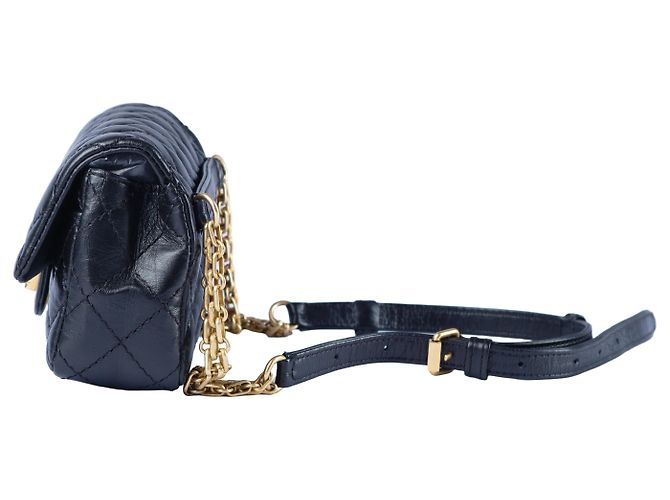 Mademoiselle Schwarze gesteppte Leder-Gürteltasche Chanel Reissue 2.55 - Ansicht 5