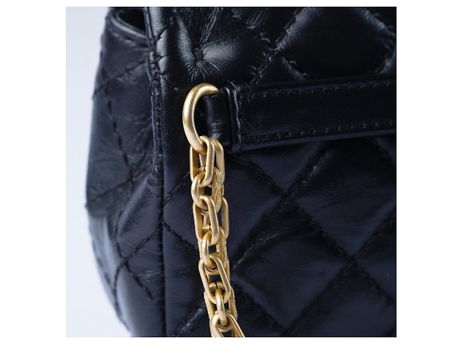 Mademoiselle Schwarze gesteppte Leder-Gürteltasche Chanel Reissue 2.55 - Ansicht 6