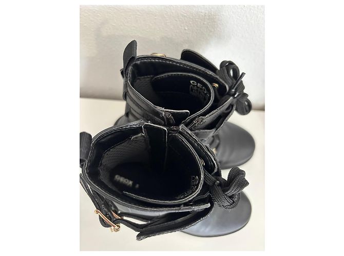 Geox Botas de tornozelo pretas em couro com borboletas Preto - vista 4