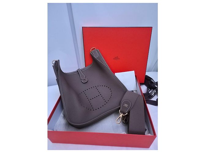 Borsa Hermès Evelyne III PM Taupe - vista 3