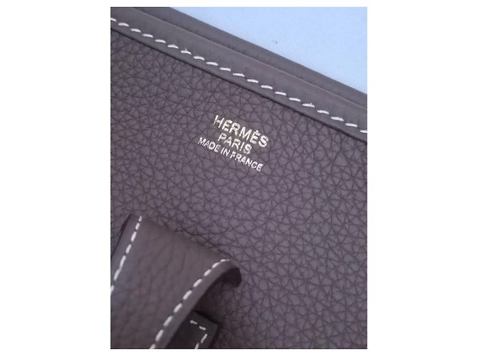 Borsa Hermès Evelyne III PM Taupe - vista 4