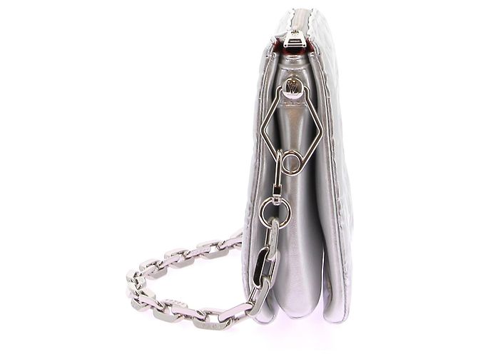 Coussin Louis Vuitton Borsa argentata in pelle "Cuscino" Argento - vista 3