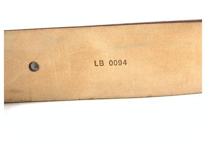 Initial LV Gürtel aus Nomade-Leder von Louis Vuitton - Ansicht 6