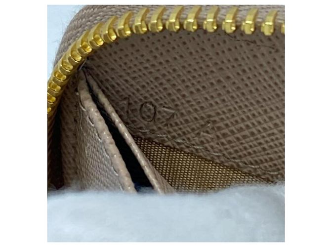 Portamonete rotondo con zip Prada in rosa beige - vista 5