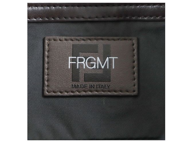 FENDI x FRAGMENT Borsa Baguette Zucca Pieghevole Marrone - vista 12
