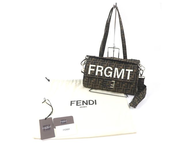 FENDI x FRAGMENT Borsa Baguette Zucca Pieghevole Marrone - vista 2