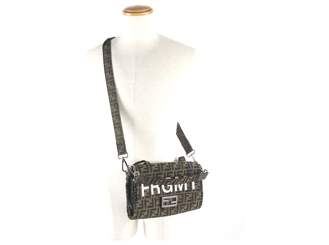 FENDI x FRAGMENT Borsa Baguette Zucca Pieghevole Marrone - vista 3
