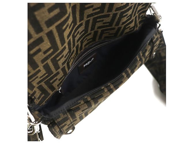 FENDI x FRAGMENT Borsa Baguette Zucca Pieghevole Marrone - vista 9