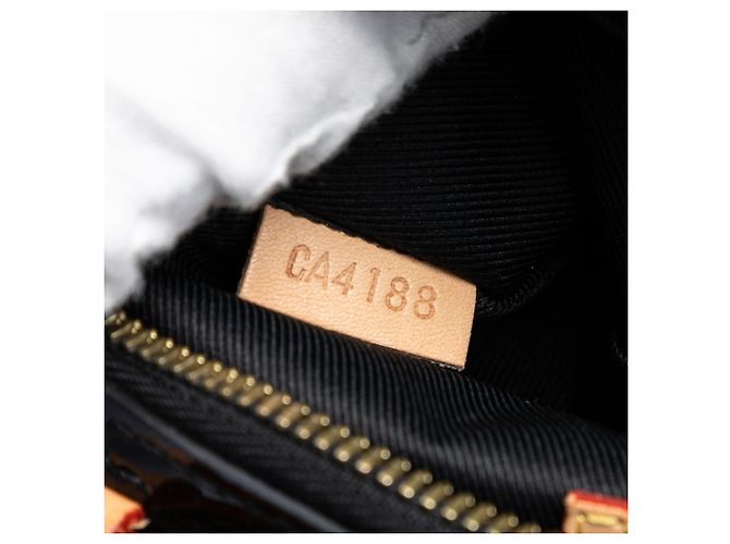 Borsa a tracolla Santa Monica in Vernis Monogram nero di Louis Vuitton - vista 6