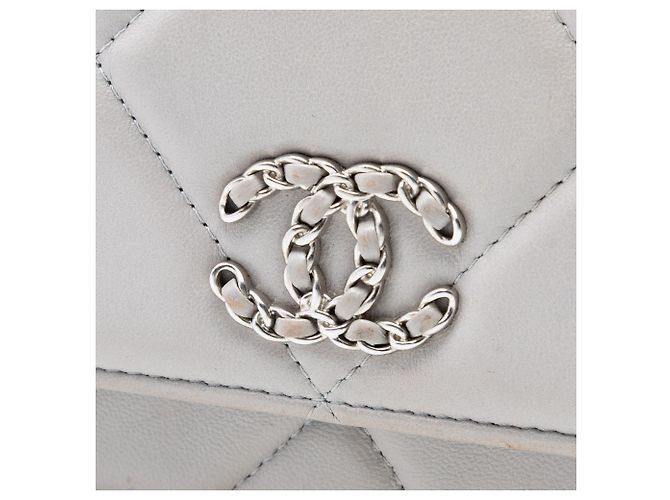Wallet On Chain Cartera con Cadena 19 de Cuir de Cordero Gris de Chanel Castaño - vista 5