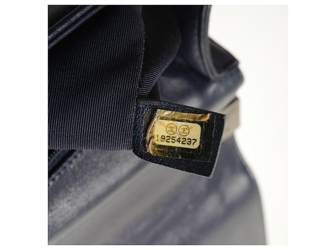 Borsa a Spalla Chanel Boy in Pelle di Agnello Blu Navy - vista 12