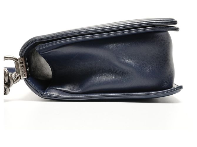 Borsa a Spalla Chanel Boy in Pelle di Agnello Blu Navy - vista 3