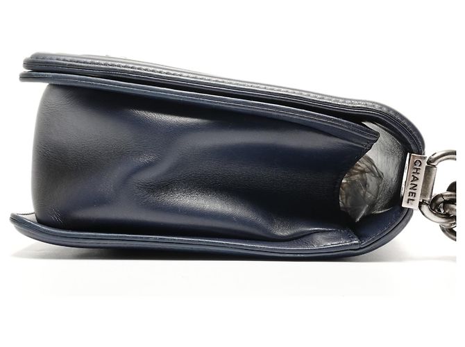 Borsa a Spalla Chanel Boy in Pelle di Agnello Blu Navy - vista 4