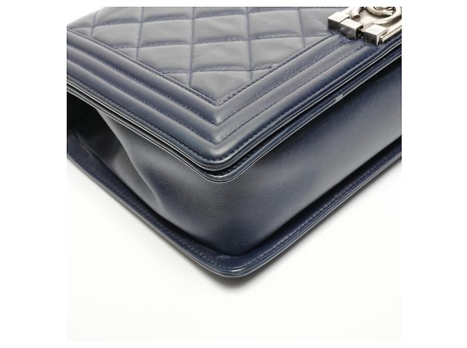 Borsa a Spalla Chanel Boy in Pelle di Agnello Blu Navy - vista 5