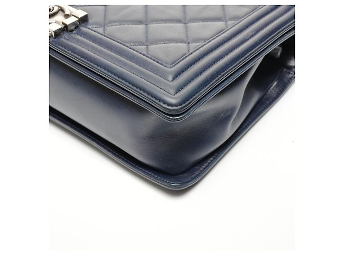 Borsa a Spalla Chanel Boy in Pelle di Agnello Blu Navy - vista 6