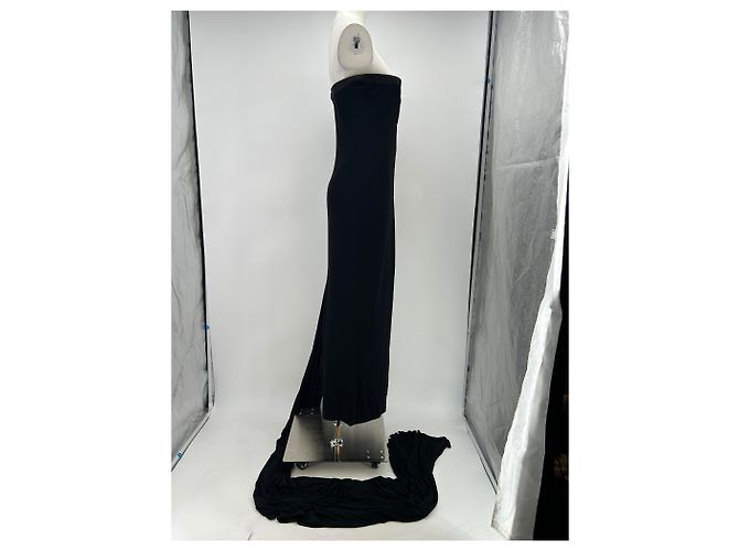 Yves Saint Laurent Trägerloses schwarzes Maxikleid mit Schleppe - Ansicht 4