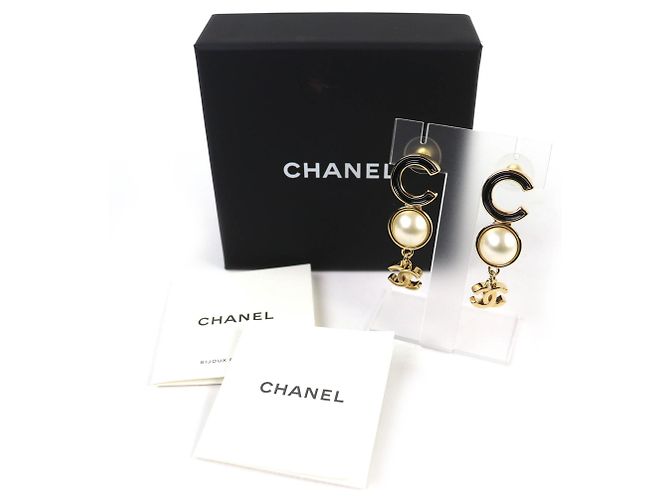 Orecchini a perla finta con il logo Coco di Chanel Nero D'oro - vista 2