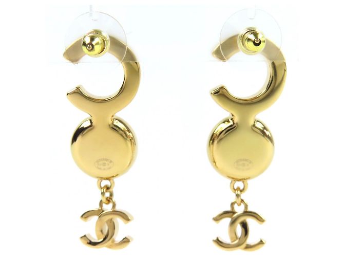 Orecchini a perla finta con il logo Coco di Chanel Nero D'oro - vista 4