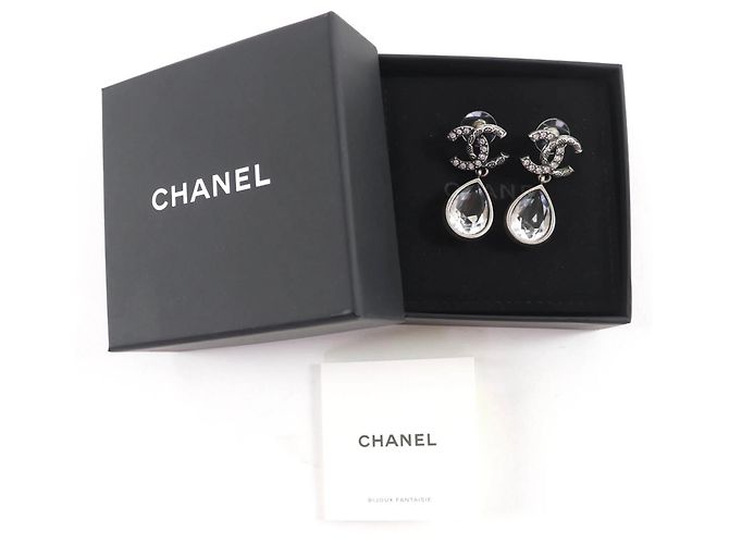 Orecchini a goccia in metallo argento e cristallo Chanel - vista 2