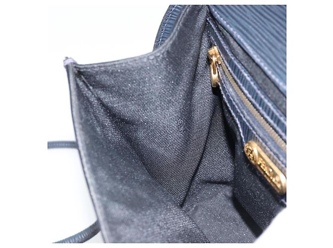 Borsa a Spalla FENDI in Pelle Nera Oro Auth LNZ677 Nero D'oro - vista 20