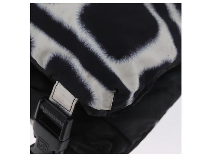 Borsa a Spalla CHANEL Nylon Nero Bianco Argento CC Auth BA11713A - vista 16