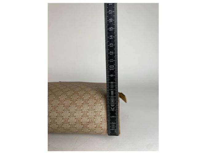 Céline Clutch in pelle monogramma Triomphe Celine Paris vintage beige marrone - vista 12