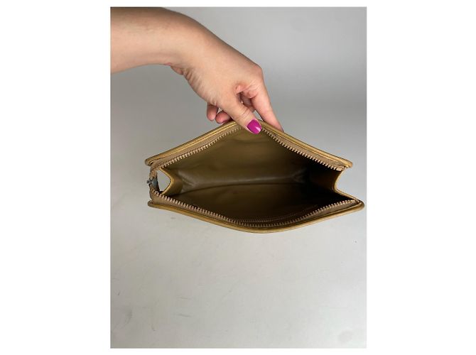 Céline Clutch in pelle monogramma Triomphe Celine Paris vintage beige marrone - vista 4