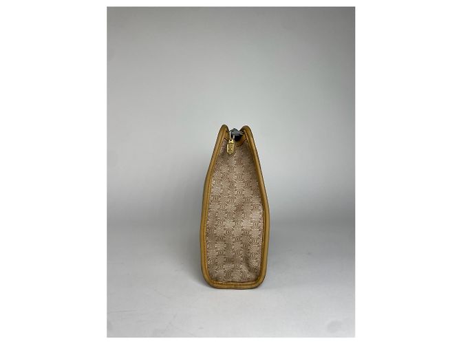 Céline Clutch in pelle monogramma Triomphe Celine Paris vintage beige marrone - vista 8