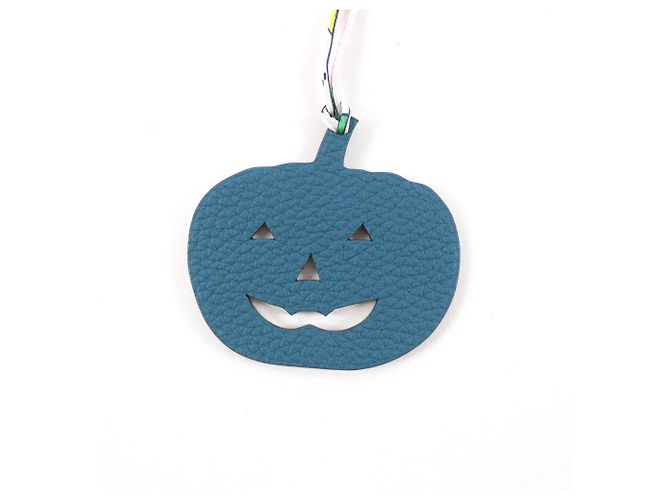 Charm Hermès Petit H in pelle Togo blu e verde zucca - vista 3