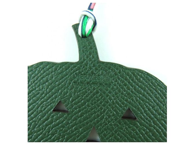Charm Hermès Petit H in pelle Togo blu e verde zucca - vista 7