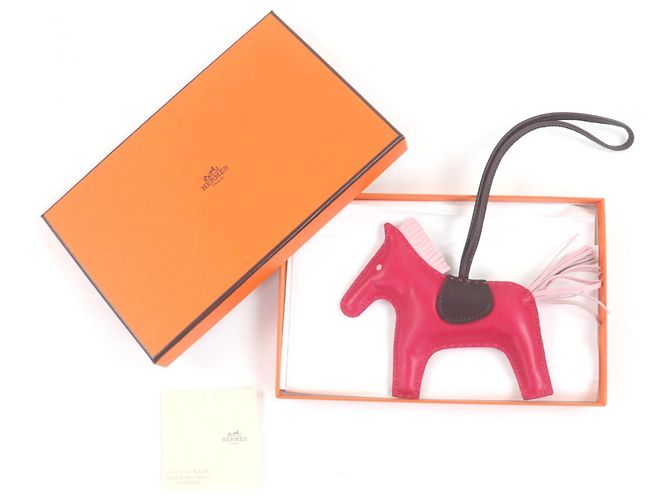 Charm Rodeo MM di Hermès in Rosa Sakura - vista 2