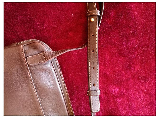 Borsa a spalla Loewe Anagram in suede dorato. Sabbia Cioccolato Gold hardware - vista 10