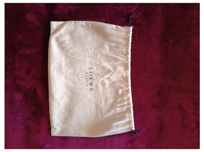 Borsa a spalla Loewe Anagram in suede dorato. Sabbia Cioccolato Gold hardware - vista 4