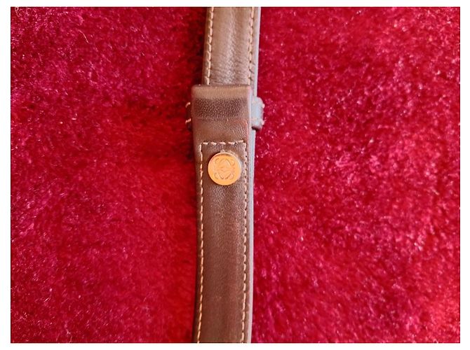 Borsa a spalla Loewe Anagram in suede dorato. Sabbia Cioccolato Gold hardware - vista 8