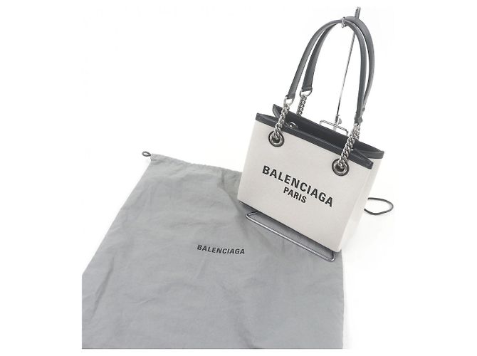 Everyday Borsa Balenciaga Duty Free Tote S Nero Beige - vista 2