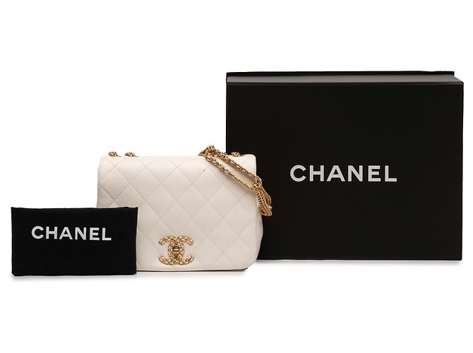 Chanel Bianco Piccolo in Pelle di Agnello Trapuntato On And On Chain Flap - vista 11